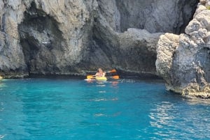 Taormina: tour costiero in kayak all'Isola Bella e alla Grotta Azzurra