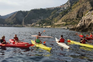 Taormina: Kusttur med kajak till Isola Bella och Blå grottan