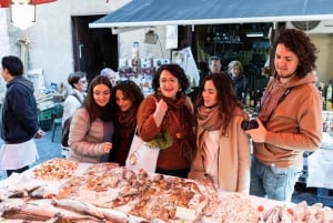 Taormina: Visita al mercado con clase de cocina en una casa local