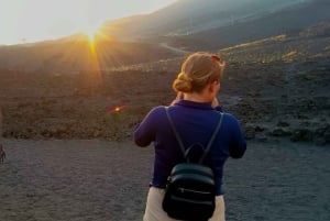 Taormina: Tour zum Sonnenuntergang am Ätna mit Höhlenbesichtigung und Verkostung