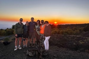Taormina: Tour zum Sonnenuntergang am Ätna mit Höhlenbesichtigung und Verkostung