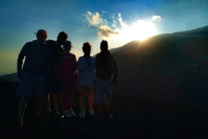 Taormina: Tour zum Sonnenuntergang am Ätna mit Höhlenbesichtigung und Verkostung