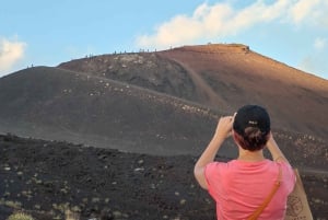 Taormina: Tour zum Sonnenuntergang am Ätna mit Höhlenbesichtigung und Verkostung