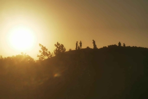Taormina: excursión al atardecer al monte Etna con visita a una cueva y degustación