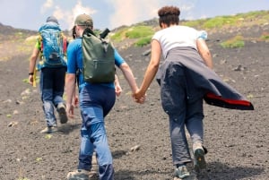 Taormina: Tur til Etna med vinprovning og lunsj