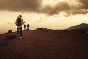 Taormina: Tur til Etna med vinprovning og lunsj