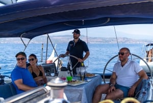 Taormina: Excursión en velero con aperitivo incluido