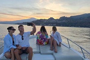 Taormine : sortie en bateau au coucher du soleil avec apéritif