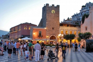 Taormina: Sunset Walking Tour & Aperitif on Rooftop Terrace