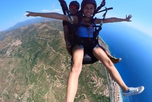 Taormina: voo duplo de parapente com fotos e vídeo