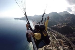 Taormina: voo duplo de parapente com fotos e vídeo