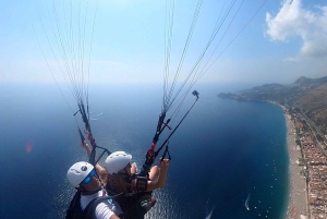 Taormina: voo duplo de parapente com fotos e vídeo