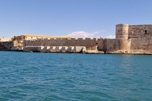Tour dell'isola Ortigia,grotta azzurra, avvistamento delfini