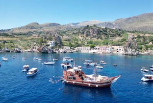 Tur med Galeone Sultan: Zingaro-reservatet och Scopellos klippor