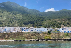 Trapani: Ilha de Marettimo e passeio de barco pelas cavernas marinhas com almoço