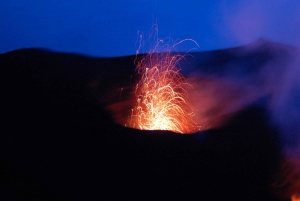 Caminhada às crateras do Stromboli ao pôr do sol