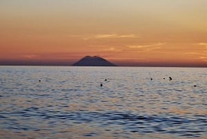 Tropea: Sunset Costa degli Dei Bootstour mit Schwimmen