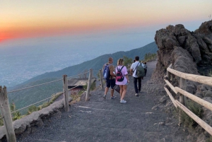 ヴェスヴィオ火山往復送迎付きスキップ・ザ・ライン・チケット