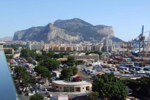 Walking Tour and typical Lunch in a private charming home