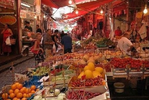 Walking Tour and typical Lunch in a private charming home