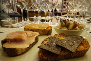 Viinin ja tonnikalatuotteiden maistelu