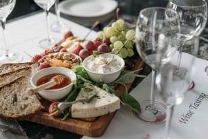 Wycieczka do winnicy w Marsali z degustacją win i lokalnych produktów.