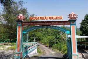 Batam: Vietnamese Village and Galang Island Tour