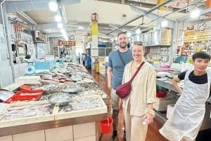 Chinatown Food Tour, River Cruise & 2 top-visit Light Shows