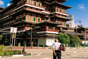 Chinatown Food Tour, River Cruise & 2 top-visit Light Shows