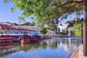 Clarke Quay Heritage Walk with Singapore River Cruise
