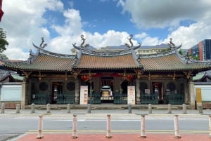 Assaporare Singapore: Un viaggio culturale nel cibo di strada