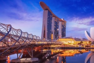 Tour nocturno con firma: Paseo por el puerto deportivo con degustación de comida