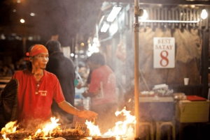 Tour nocturno con firma: Paseo por el puerto deportivo con degustación de comida