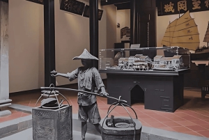 Tour nocturno con firma: Paseo por el puerto deportivo con degustación de comida