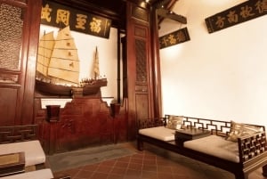 Tour nocturno con firma: Paseo por el puerto deportivo con degustación de comida