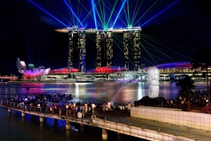 Tour nocturno con firma: Paseo por el puerto deportivo con degustación de comida
