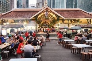 Tour nocturno con firma: Paseo por el puerto deportivo con degustación de comida