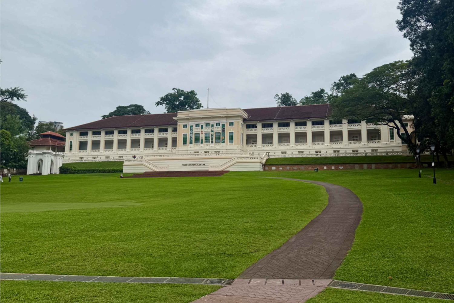 Singapore: 700 Years of History River Cruise & Walking Tour