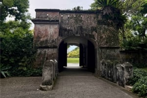 Singapore: 700 Years of History River Cruise & Walking Tour