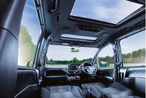 Singapore: Airport Transfer with More Comfort & Space