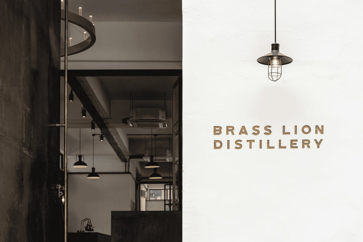 Singapore : Brass Lion Gin Biljett till skolan
