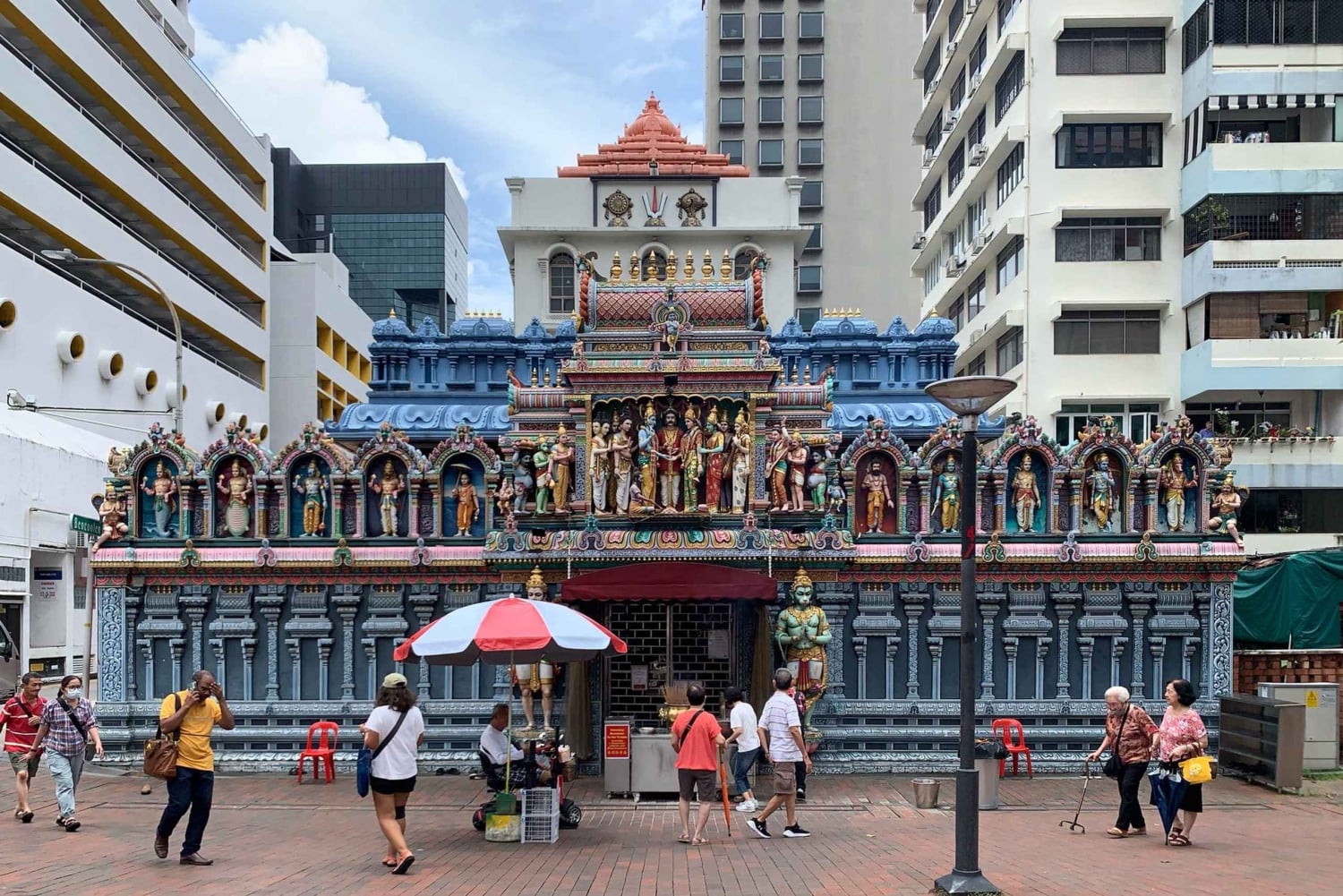 Singapore: Bugis & Kampong Glam Walking Tour with Snacks