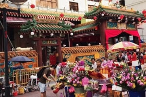 Singapore: Bugis & Kampong Glam Walking Tour with Snacks