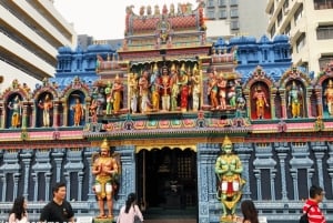 Singapore: Bugis & Kampong Glam Walking Tour with Snacks