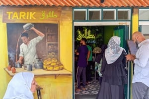 Singapore: Bugis & Kampong Glam Walking Tour with Snacks