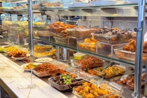 Singapore: Bugis & Kampong Glam Walking Tour with Snacks