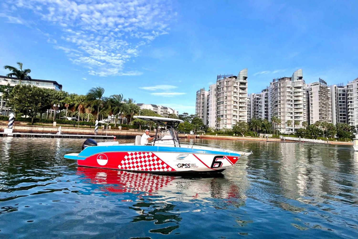 Singapore Speedboat Cruise & Dining Adventure