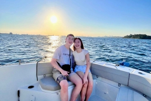 Singapore Speedboat Cruise & Dining Experience