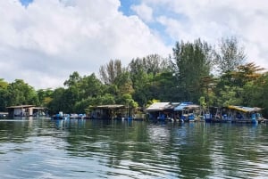 Singapore: Guided Boat Tour and Kelong Fish Farm Visit