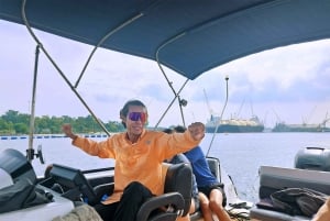 Singapore: Guided Boat Tour and Kelong Fish Farm Visit